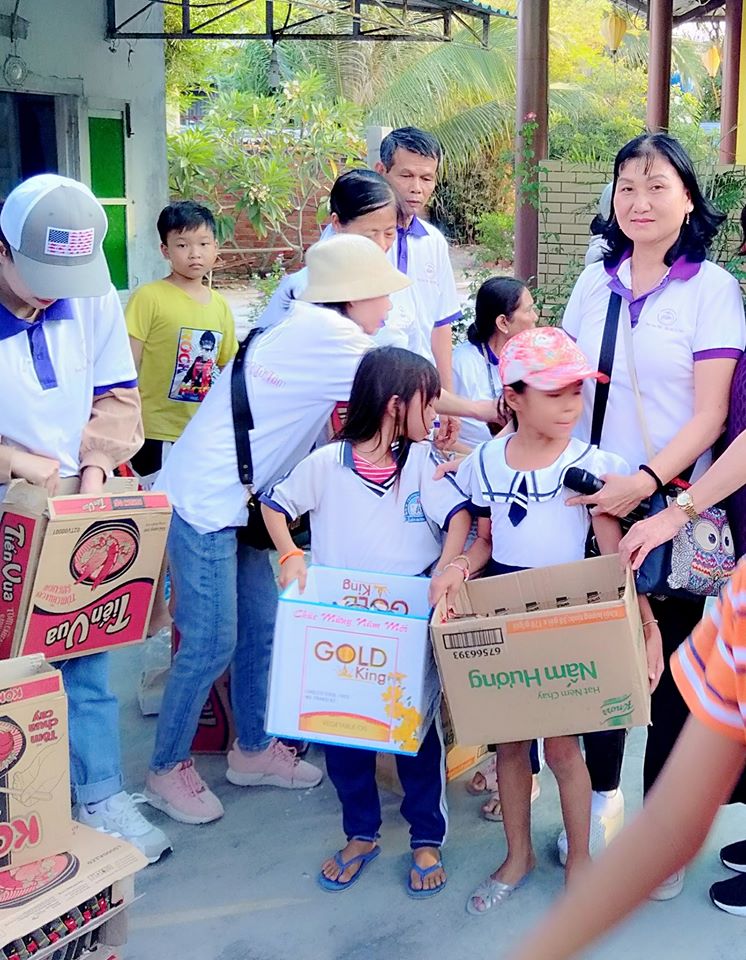 HOA SEN VIET tặng từ thiện cho các gia đình nghèo tại Thanh Ba 27 tháng 10,2019