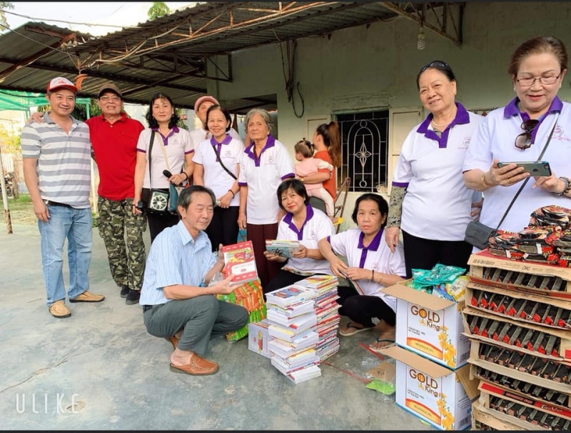Hoa Sen Việt  tặng quà cho học sinh nghèo khổ tại Cổ Thạch, Tuy Phong, Bình Thuận ngày 14 tháng 12, 2019