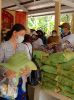 Hoa Sen Việt tặng quà 200 người nghèo tại vùng nước nhiễm mặn Sóc Trăng - ngày 25 tháng 03,2020 - anh 11