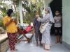 Hoa Sen Việt tặng nhu yếu phẩm, 1000 khẩu trang và nước uống sạch cho bà con nghèo tại Giồng Trôm- Bến Tre ngày 19 tháng 4, 2020 - anh 8