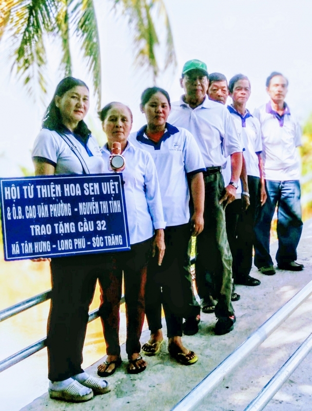 Hoa Sen Việt trao tặng cầu số 32 và đoạn đường bê tông dài 50m ở Sóc Trăng 23/8/2020