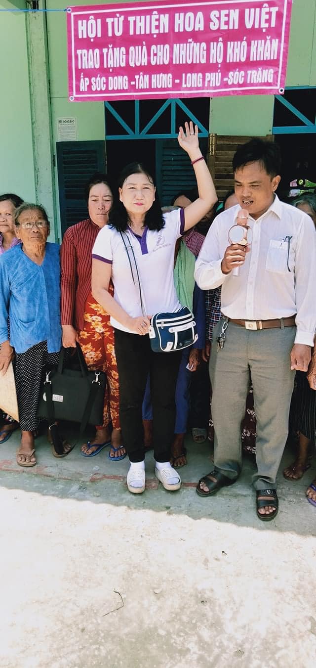 Hoa Sen Việt tặng quà cho người khuyết tật, người già neo đơn tại Sóc Trăng - ngày 23 tháng 8,2020
