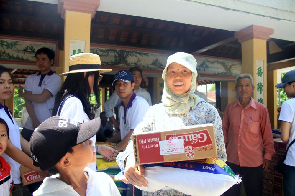 [25.06.2015] Từ thiện hơn 100 hộ gia đình nghèo Nam - Truồi
